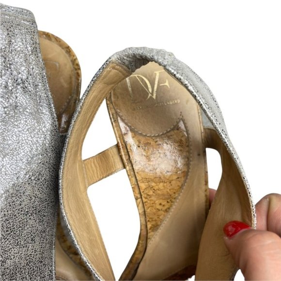 DIANE VON FURSTENBERG Zia Metallic Crisscross Cork Platform Sandal Heel Size 9M - Picture 8 of 10